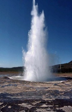 064le_strokkur_2