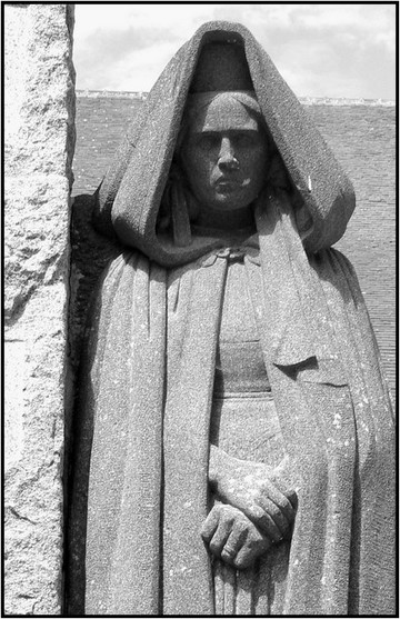 Monument_morts_penmarch_2